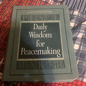🎉SALE🎉$7 or 2 for $10🎉🩵Brand new🩵💚 365 Day Devotional Book💚🩵